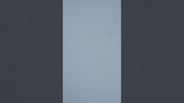 снег идёт на улице мы играем на площадке и заводим куда-то смотреть онлайн