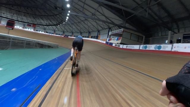 [1080p60] Велотрек Локосфинкс [Бокс №6] - Кейрин (группа А) 29.12.25 смотреть онлайн