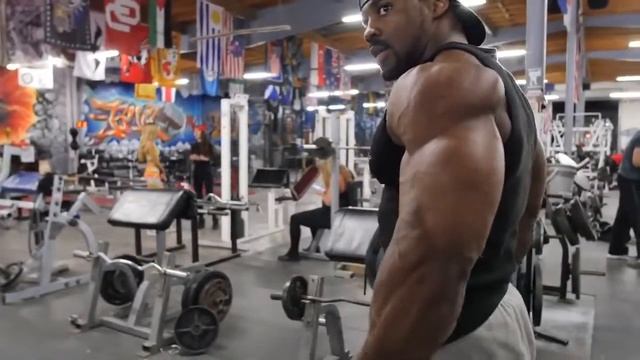 Как накачать большой бицепс! Секретами делится Jay Hardbody смотреть онлайн