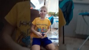 МОЙ ДРУГ СОБИРАЕТ ИГРУШЕЧНУЮ ЛАМБУ ИЗ ЛЕГО.