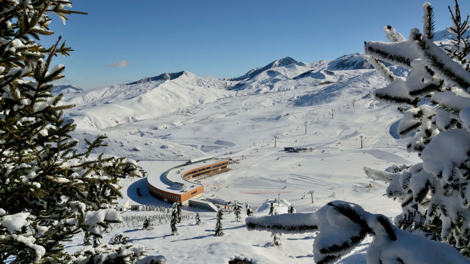 Активный отдых в Азербайджане: Жители все чаще выбирают групповые поездки по стране смотреть онлайн