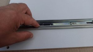 КРЕПЛЮ ШАРИКОВЫЕ МЕБЕЛЬНЫЕ НАПРАВЛЯЮЩИЕ для ЯЩИКОВ. СОБИРАЮ КУХНЮ.