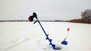 ВЫСТАВИЛИ ЖЕРЛИЦЫ НА ЯМЕ ПОТЕМНУ И СРАБОТКИ ПОПЕРЛИ!! ЗИМНЯЯ РЫБАЛКА НА ЖЕРЛИЦЫ! Рыбалка 2026