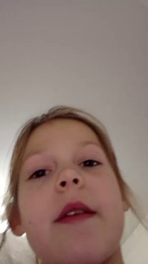 сегодня мы будем оценивать рисунки где я в виде квадравера первый рисунок - это будет моей сестры а