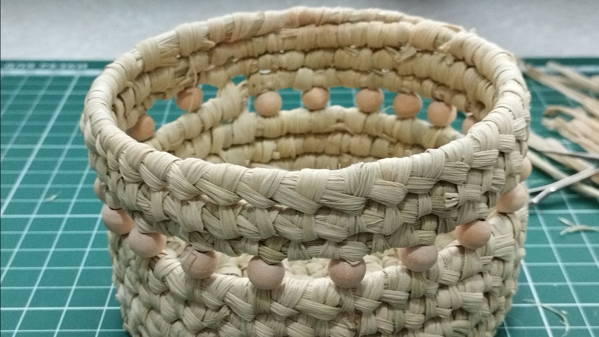 Талаш. Завершение плетения основы шкатулки смотреть онлайн