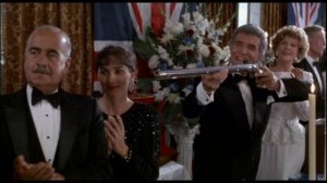 Голый пистолет.