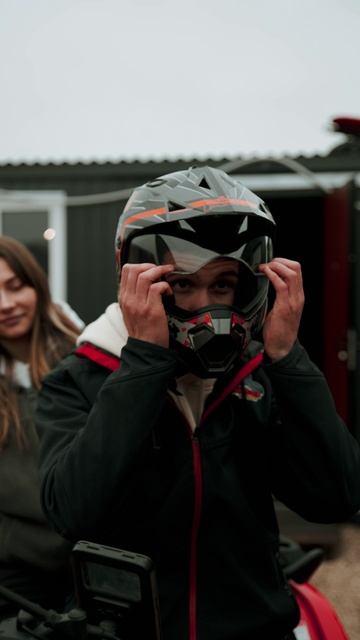 Самое время подарить новые впечатления себе и близким. смотреть онлайн