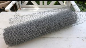 Взяла садовую сетку и сделала шикарную сумку. Такого неожиданного применения вы ещё не видели