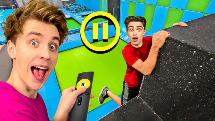 ПАУЗА Челлендж в БАТУТНОЙ АРЕНЕ ! — Видео от Влад Бумага А4 смотреть онлайн