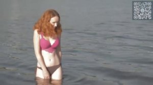 Купальник, песок, девушка.Эртика.