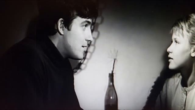 ЛАСКОВЫЙ ЯНВАРЬ смотреть онлайн