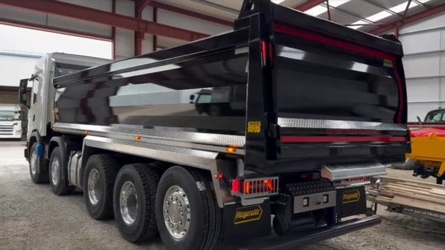 Пятиосный самосвал Scania