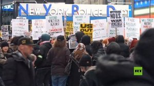 "ارفعوا أيديكم عن فنزويلا!".. مظاهرة في نيويورك ضد العملية الأمريكية في كاراكاس