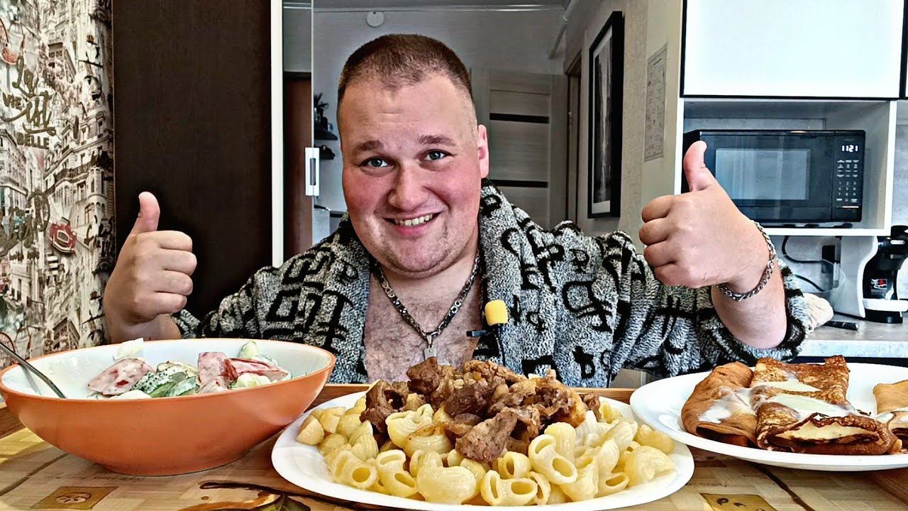 МУКБАНГ МАКАРОНЫ С МЯСОМ и салат из овощей / ОБЖОР макароны с мясом, блины / MUKBANG ASMR смотреть онлайн