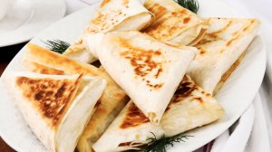 Треугольнички из лаваша с вкуснейшей начинкой. Оригинальный завтрак или перекус.