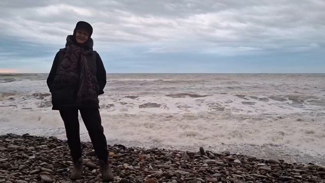 И вновь я у бушующего моря.