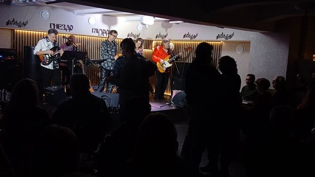 21-12-2025 москва бард клуб гнездо глухаря концерт виа здравствуй песня часть-1 смотреть онлайн