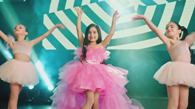 Hakob Hakobyan , Armen Hovhannisyan & Mila - TUK TUK смотреть онлайн