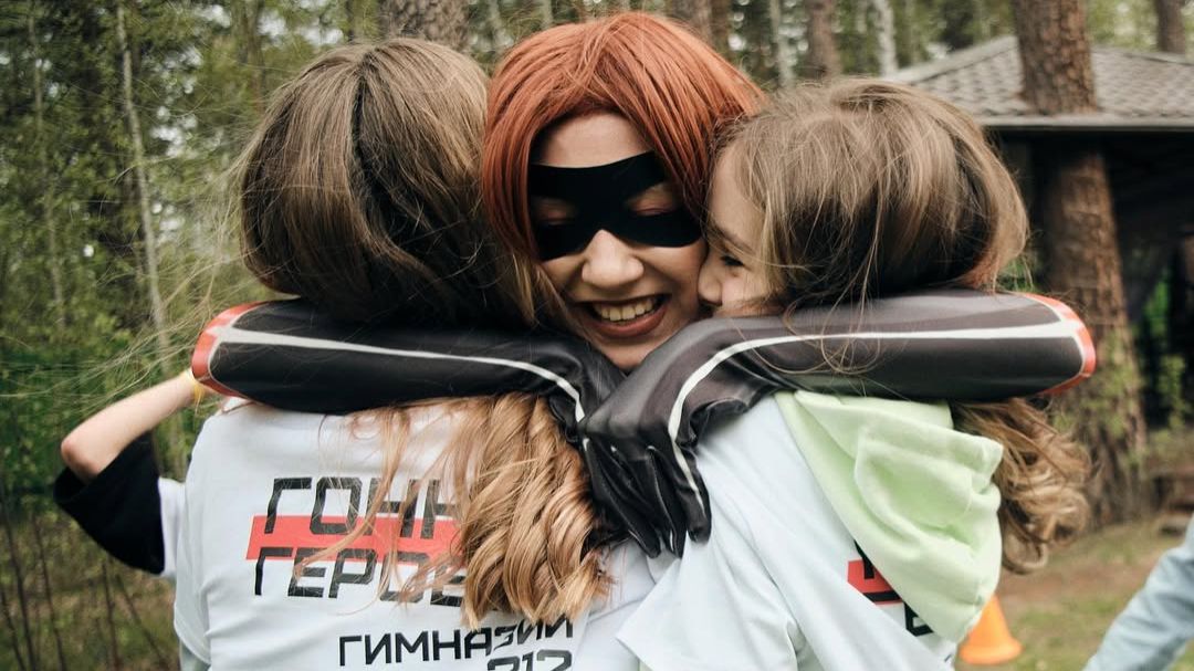 ГОНКА ГЕРОЕВ ГИМНАЗИИ - выпускной 4 класс! смотреть онлайн