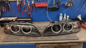 BMW 5 e39 рестайлинг.
Реставрация фар. Переделываем за кем то.