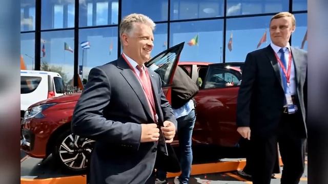 Соколов ОБОГНАЛ Маска? e-Largus ДОРОЖЕ Tesla Model 3 — КАК ЭТО ВОЗМОЖНО? смотреть онлайн