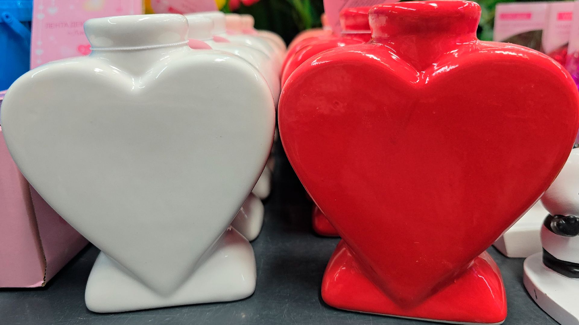 Фикс Прайс Удивляет ежедневно! Привезли и выставили коллекцию ко Дню Влюблённых. Прикольные вазы смотреть онлайн