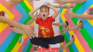 ДЕТИ ПРОХОДЯТ ЛАБИРИНТ И ДРУГИЕ ЗАБАВНЫЕ ЧЕЛЛЕНДЖИ