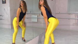 Девушка в обтягивающем.Стиль.Мода и Красота.