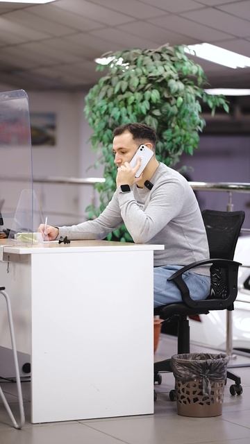 Суровые будни менеджера! #китайскиеавтомобили #юмор смотреть онлайн