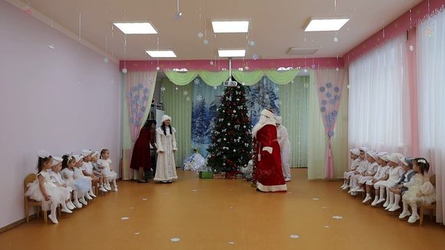 Балалар бакчасы Кояшкай Яңа 2026 елны каршы алу иртәсе.