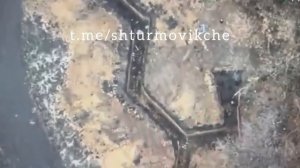 Наш штурмовик отпи*дил и пленил хряка в рукопашном бою, а потом смотрите что было, это война ребята