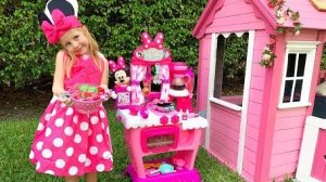 Настя встречает МИККИ И МИННИ МАУС