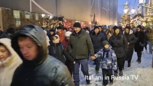 Москва глазами итальянца! Вечерняя Никольская 3 января 2026 — люди, огни, праздник