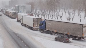 Сильнейшая пурга замела дороги на Урале и Поволжье. Ограничено движение на трассе М-5