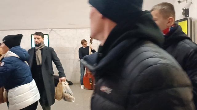 Музыканты в Московском метро (переход с Тургеневской на Чистые пруды)