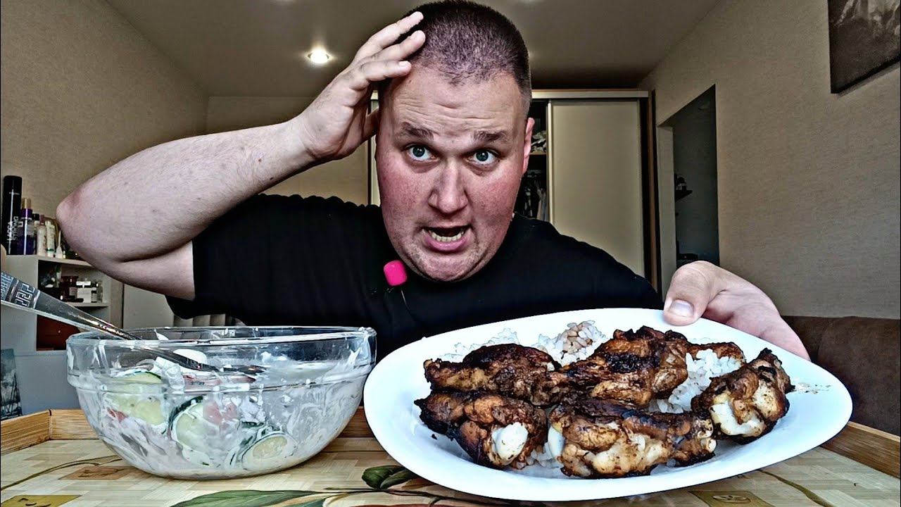 МУКБАНГ КУРИНЫЕ КРЫЛЬЯ И РИС / ОБЖОР крылышки, салат из огурцов и помидор / MUKBANG ASMR смотреть онлайн