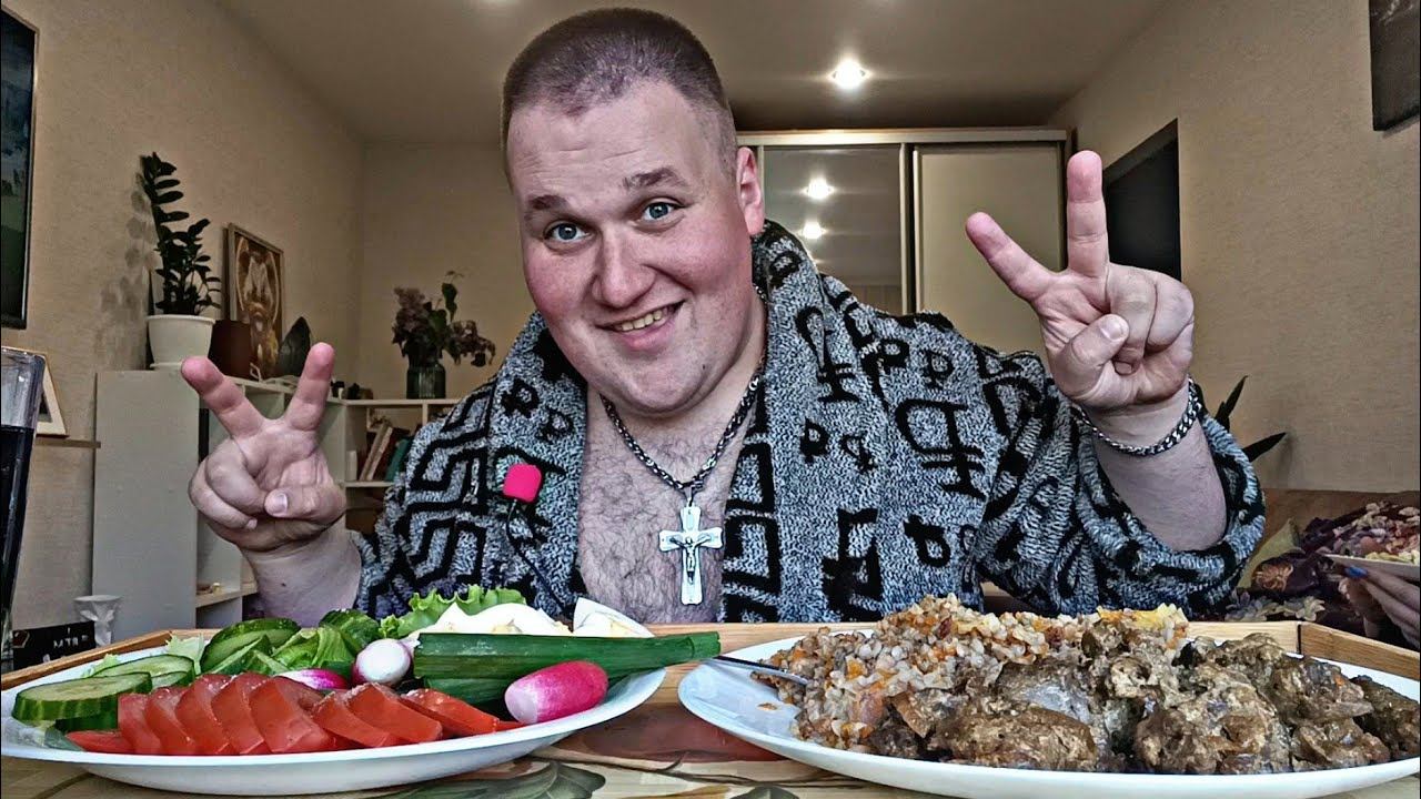 МУКБАНГ ПЕЧЕНЬ КУРИНАЯ и гречка с тушёнкой / ОБЖОР ПЕЧЕНЬ с гречкой, овощная нарезка / MUKBANG ASMR смотреть онлайн