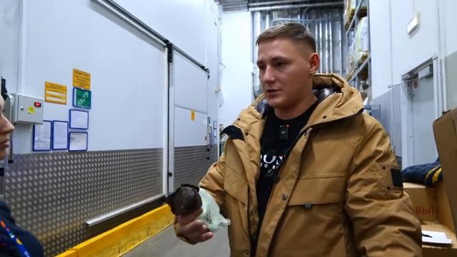 РОСГВАРДЕЕЦ ВСЕХ В ОШАРАШИЛ / ОХРАННИКИ ПОЖАЛЕЛИ ЧТО НАЖАЛИ ТРЕВОЖНУЮ КНОПКУ / УДИВИТЕЛЬНЫЙ ПОВОРОТ смотреть онлайн