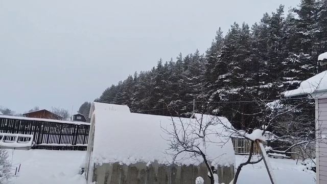 Снегопад на холодном участке фронта волнового циклона с центром в Поволжье смотреть онлайн