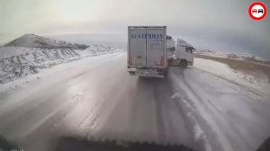 Аварии и ДТП зимы 2025 - 2026 года. Опасные кульбиты на ледяной трассе.