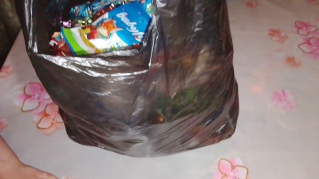 Вот такой пакет сладостей у нас получился 7,5кг. смотреть онлайн