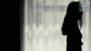 Девушка медленно танцует.Эротика .