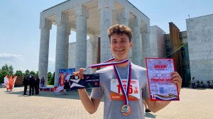 俄罗斯男子在戈尔基列宁斯基9公里赛跑中获得第二名 || 9公里用时31分19秒 || 继续前进，我的朋友们 :)