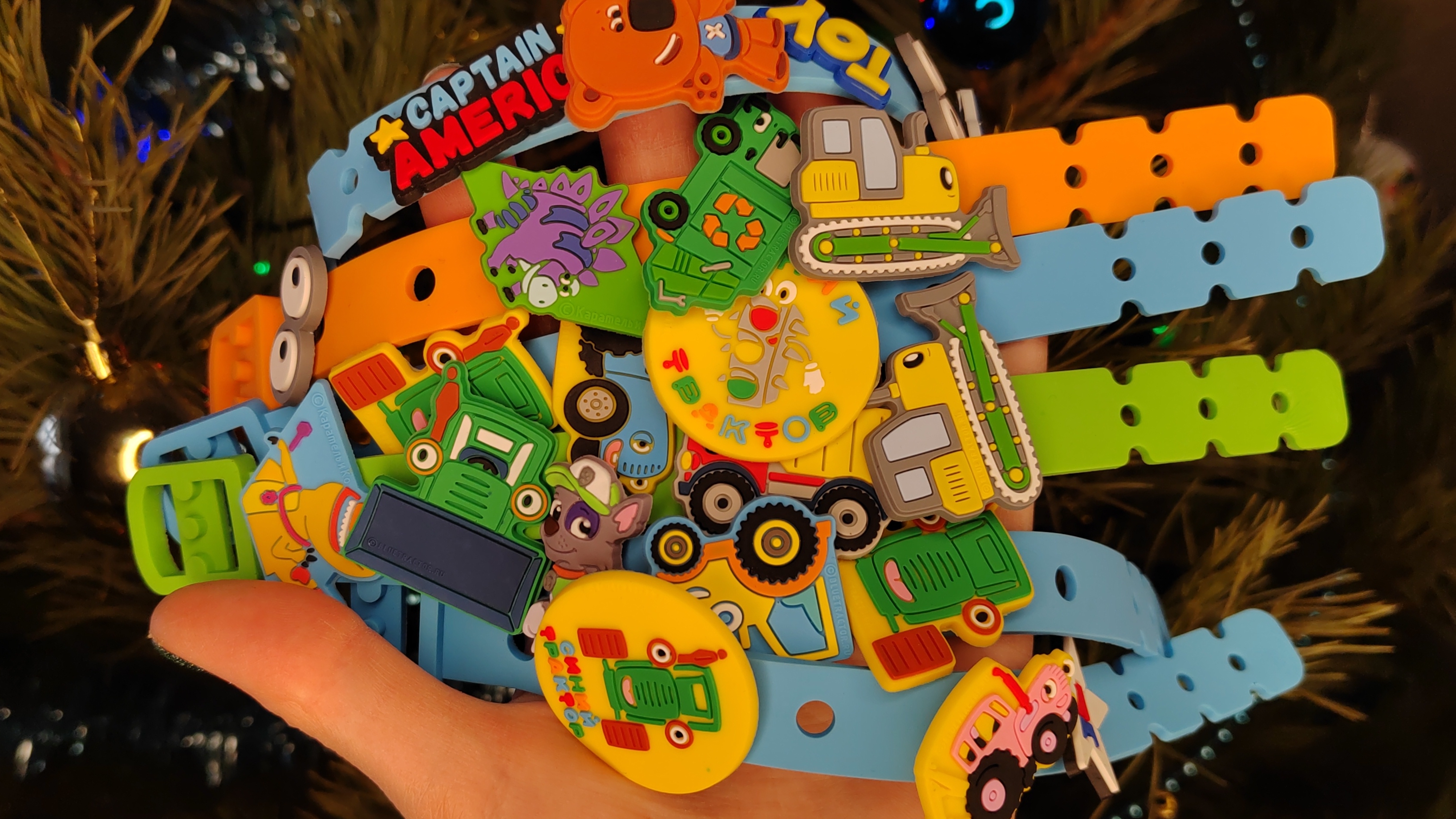 Браслеты с СИНИМ ТРАКТОРОМ и его друзьями из свитбоксов смотреть онлайн