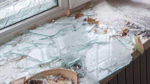 В Кореновском районе Кубани обломки БПЛА частично разрушили частный дом