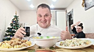 МУКБАНГ ЩИ, ОЛИВЬЕ, МАКАРОНЫ С МЯСОМ / ОБЖОР ЩИ из квашеной капусты и оливье / MUKBANG ASMR