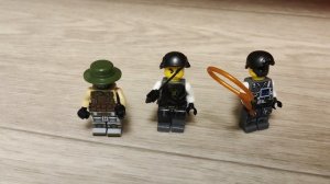 злодеи мешают спецназа их убить