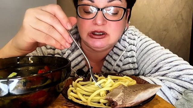 Хорошо , что тогда все обошлось, да и мы не верили! МУКБАНГ макарошки смотреть онлайн