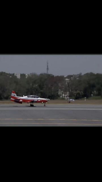 Малыш самолетик HAL HTT-40. Авиашоу в Индии - 2025 смотреть онлайн