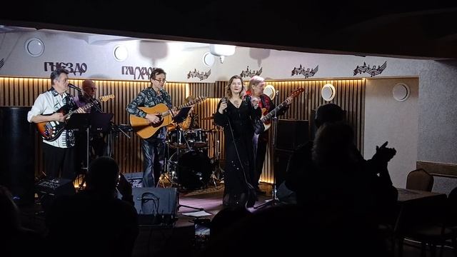 21-12-2025 москва бард клуб гнездо глухаря концерт виа здравствуй песня часть-1 смотреть онлайн